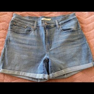 Levi’s Mid Length Denim Shorts Mid Rise